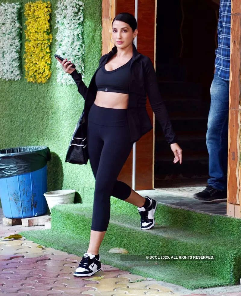 #ETimesSnapped: From Deepika Padukone to Kriti Sanon, paparazzi pictures of your favourite celebs