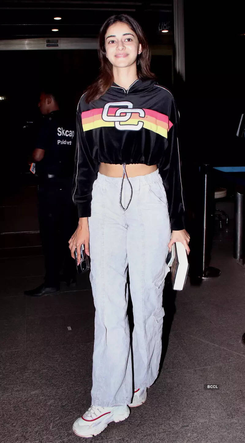 #ETimesSnapped: From Sidharth Malhotra-Kiara Advani to Rashmika Mandanna, paparazzi pictures of your favourite celebs