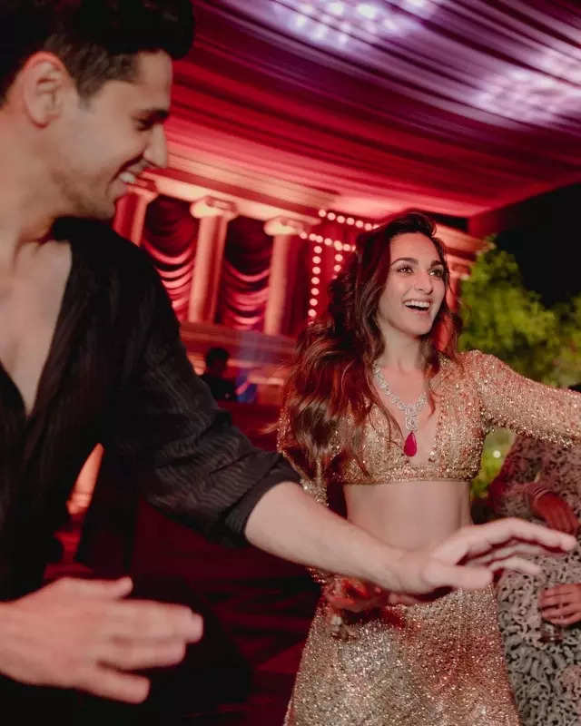 New pictures of Sidharth Malhotra and Kiara Advani from their pre-wedding festivities, couple can't take their eyes off each other