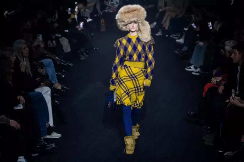 Usher's Kilt For Louis Vuitton's Paris Fashion Week Show Stunned