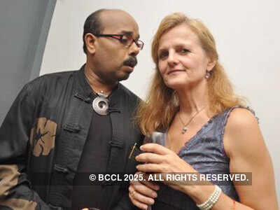 Art exhibition : 'Love is a four letter word'