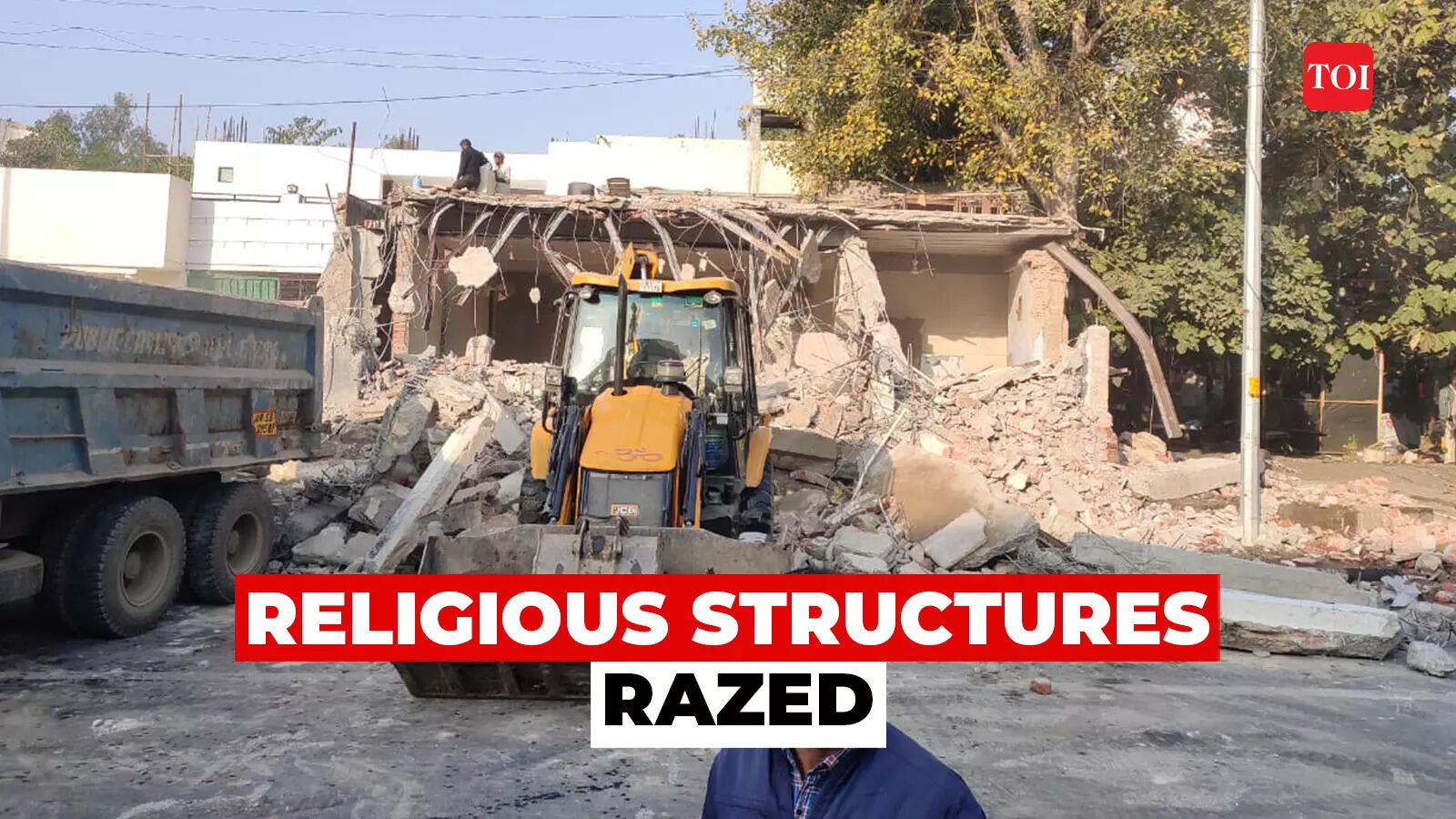 ito: Delhi: Temple, mosque structures demolished by PWD near ITO