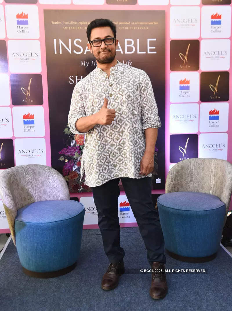 Aamir Khan launches Shobhaa De’s book 'Insatiable'