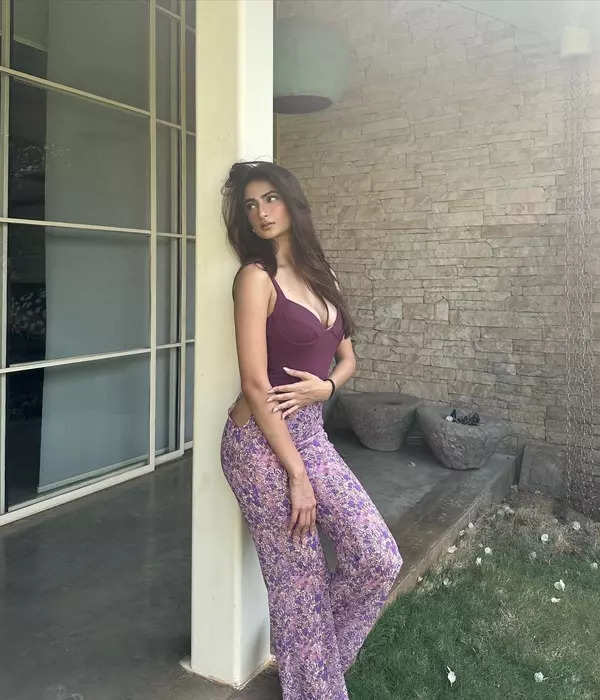 Palak Tiwari shares sun-kissed pictures in purple crop top and printed pants