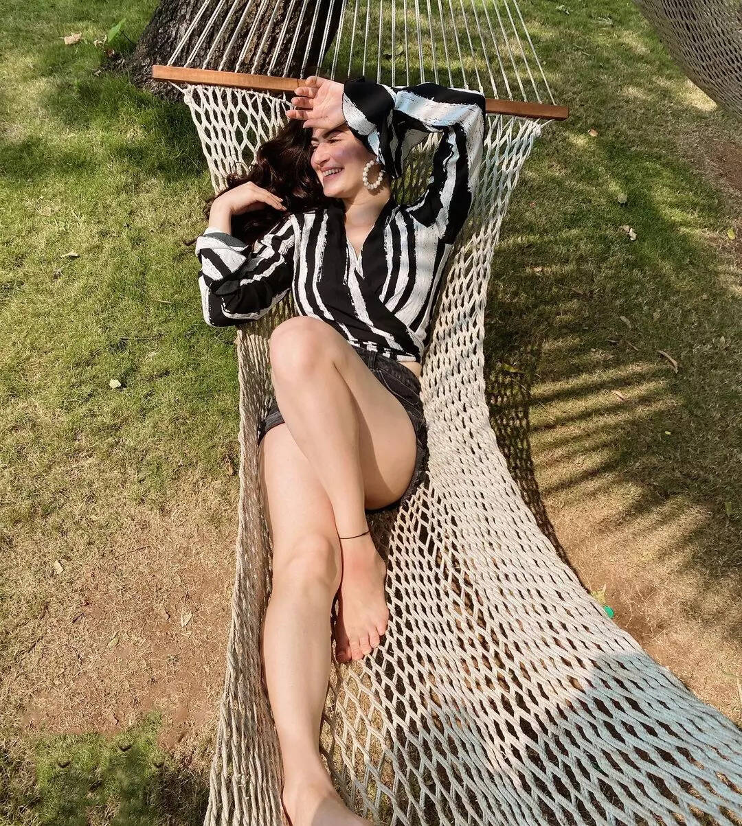 Shivaleeka Oberoi gives us major fashion goals with her stunning pictures!