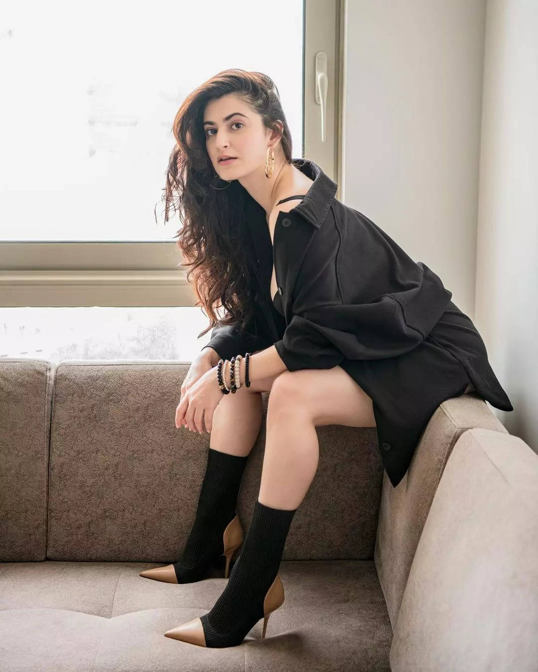 Shivaleeka Oberoi gives us major fashion goals with her stunning pictures!