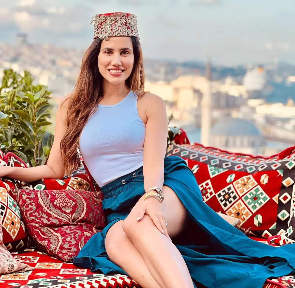 Sonnalli Seygall Is Teasing The Cyberspace With Her Gorgeous Pictures Pics Sonnalli Seygall Is