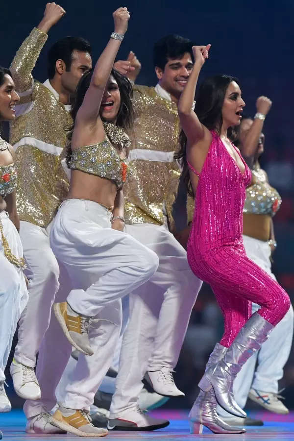 WPL 2023 Opening Ceremony Highlights: Kiara Advani, Kriti Sanon, AP Dhillon  Set Stage On Fire