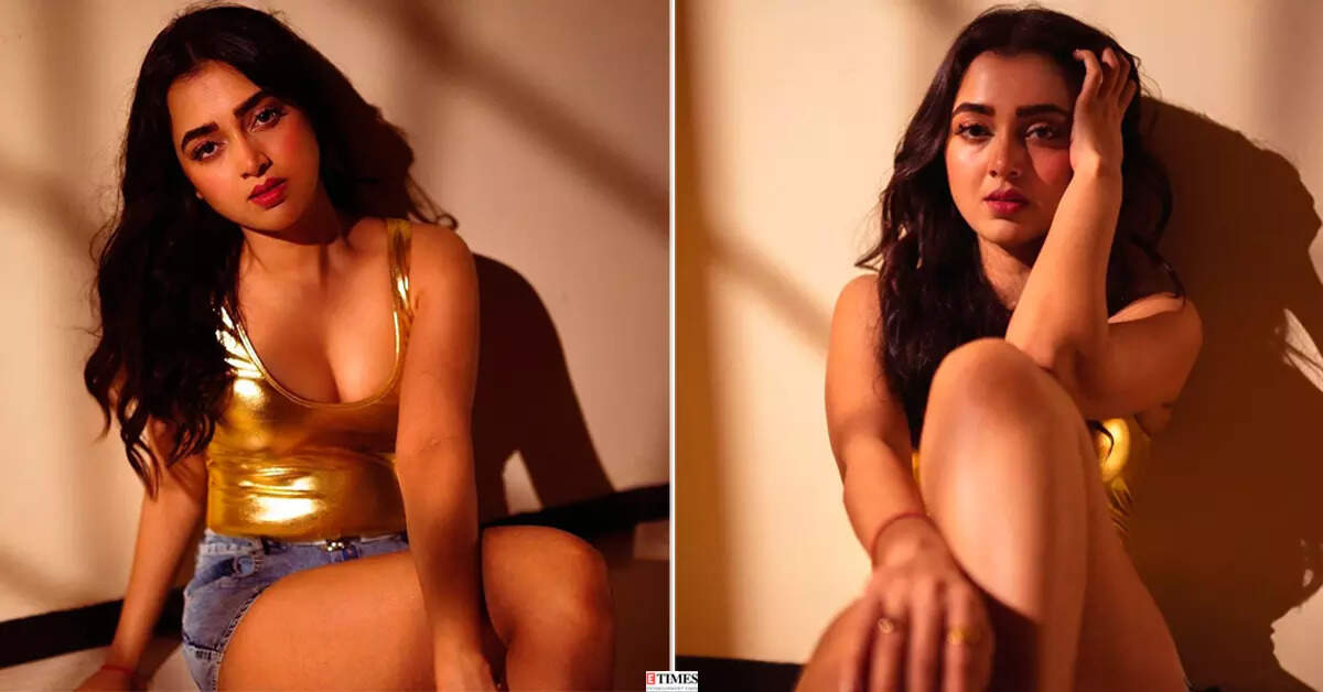 Tejasswi Prakash oozes oomph in metallic gold top and denim shorts |  Photogallery - ETimes