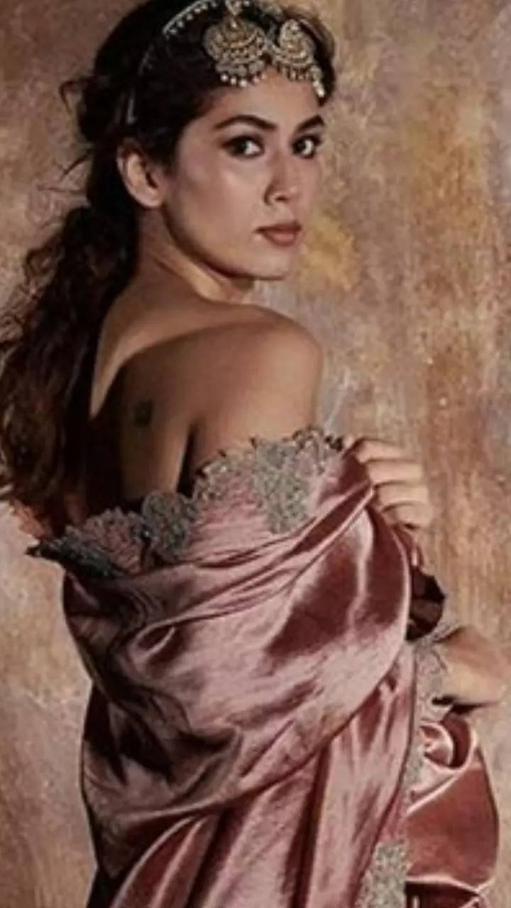 When Mira Rajput Kapoor showed how to ace a sari without blouse | Times of  India