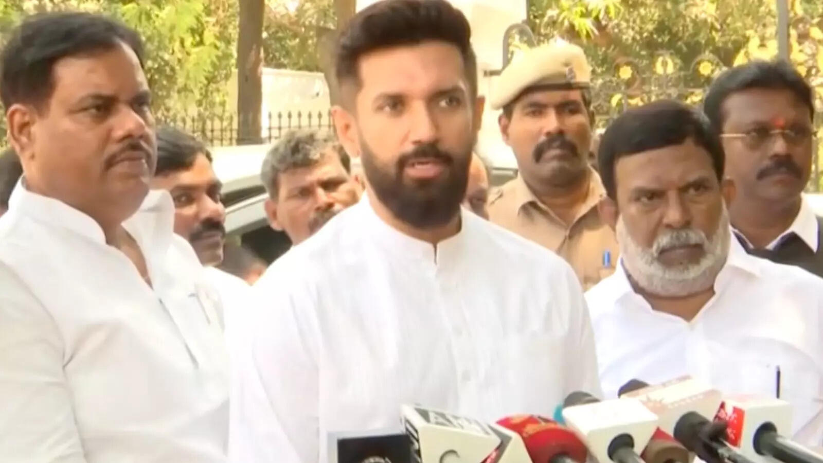 Tamil Nadu Governor RN Ravi assures to look into rumoured attacks on ...