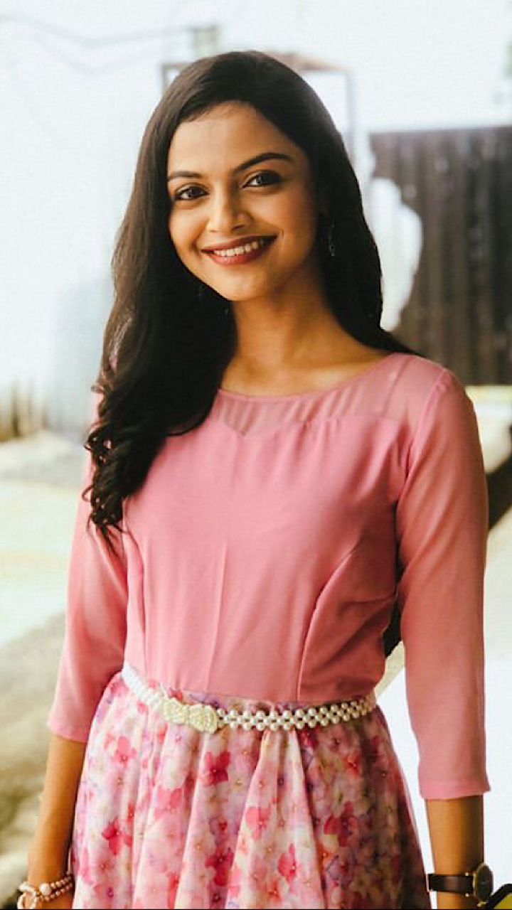 Super singer fame Pooja looks radiant in these pics​ | Times of India