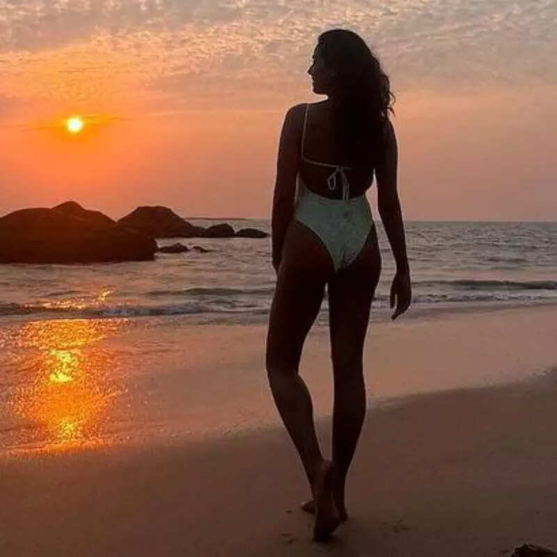 Mira Rajput drops stunning pictures from her beach vacation with husband Shahid Kapoor
