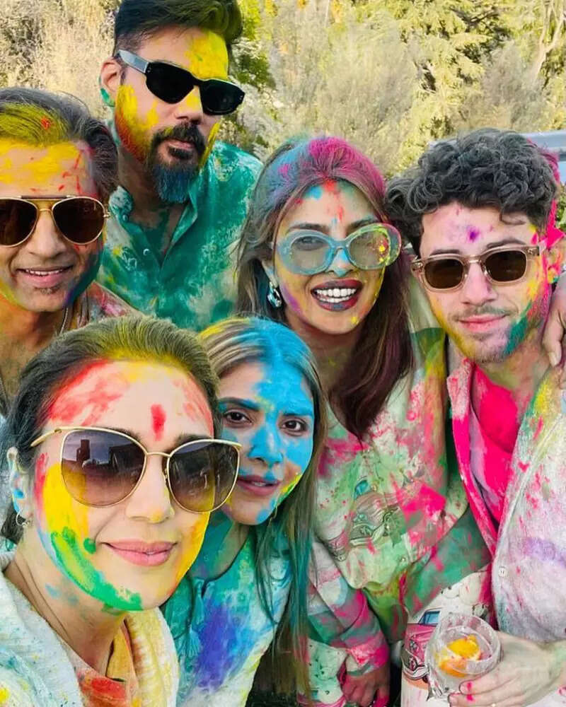 Inside Priyanka Chopra and Nick Jonas&rsquo; fun-filled Holi party with Preity Zinta in LA