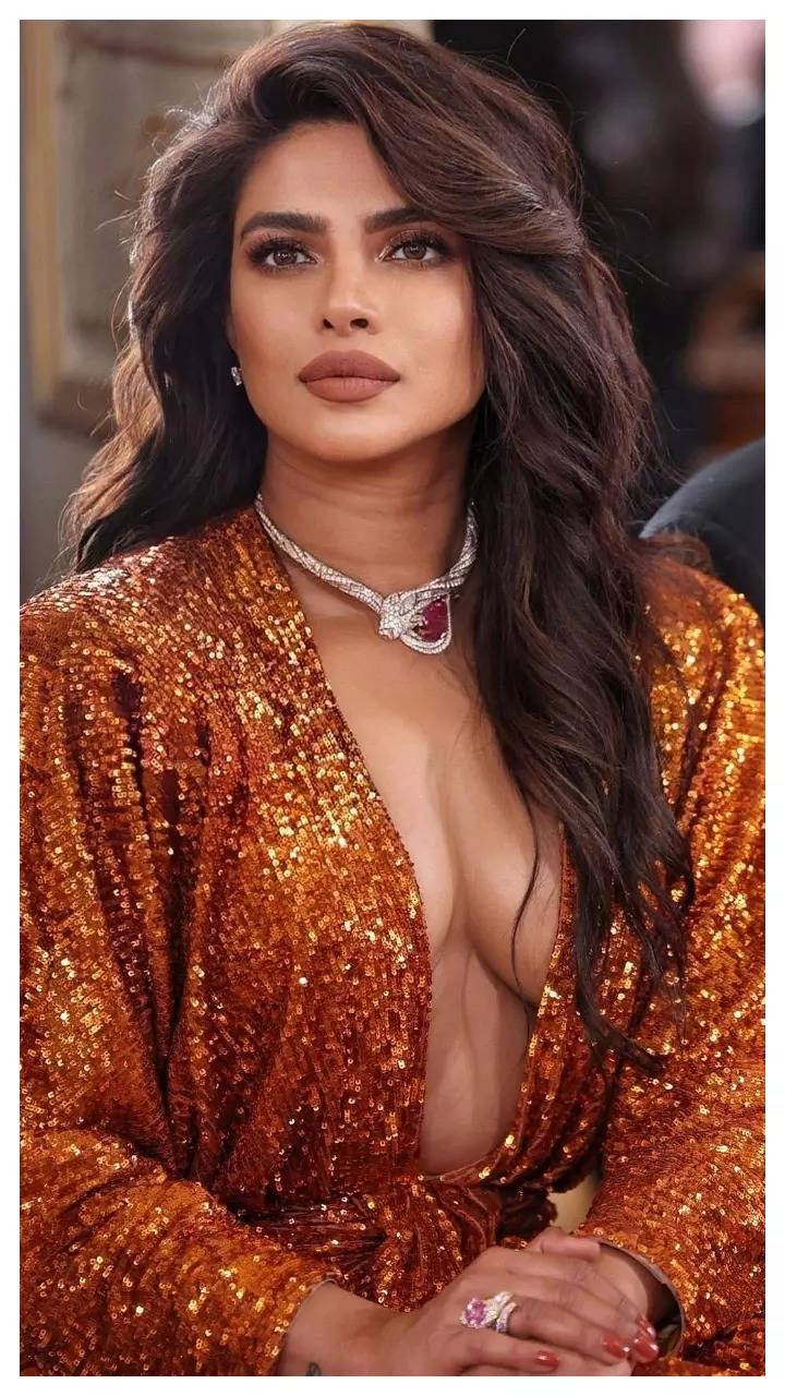 10 Times Priyanka Chopra Raised Temperature With Her Oomph | Times of India