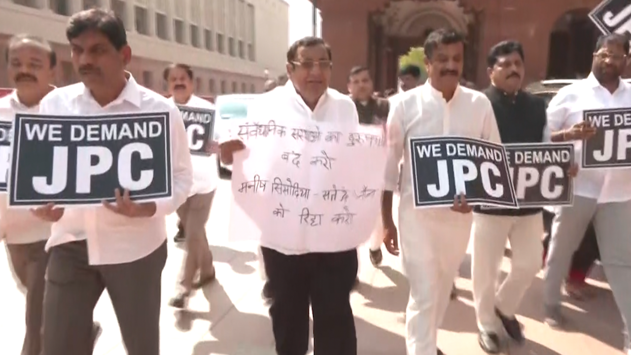 parliament: BRS, AAP MPs protest in Parliament demanding a JPC probe in ...