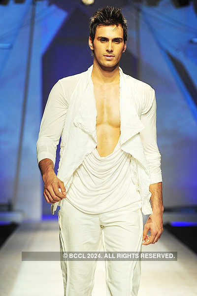 VHIMW '11 Grand Finale : KJo & Varun Bahl