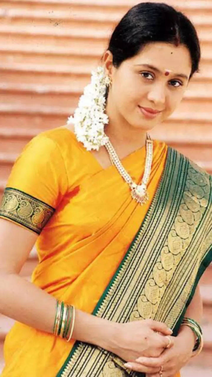 10 stunning saree clicks of Kolangal fame Devayani Raaja Kumaran​ | Times  of India