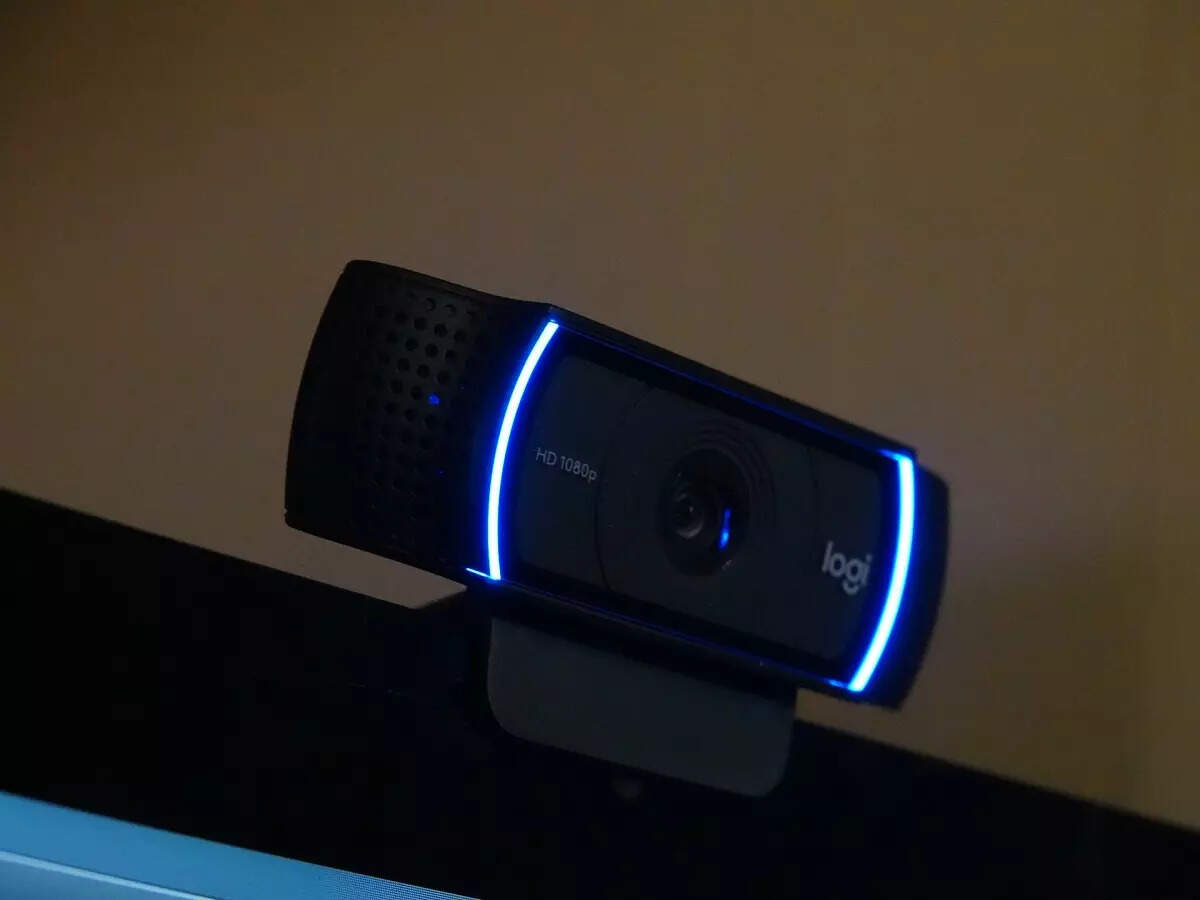 Facing issues with your webcam: 7 simple tricks that can help