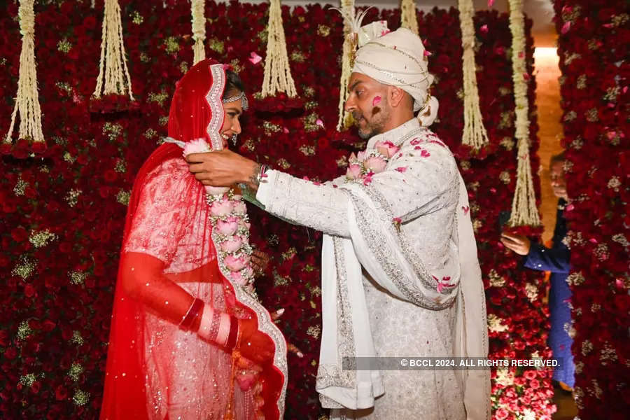 First pictures from Dalljiet Kaur and Nikhil Patel’s intimate wedding ceremony