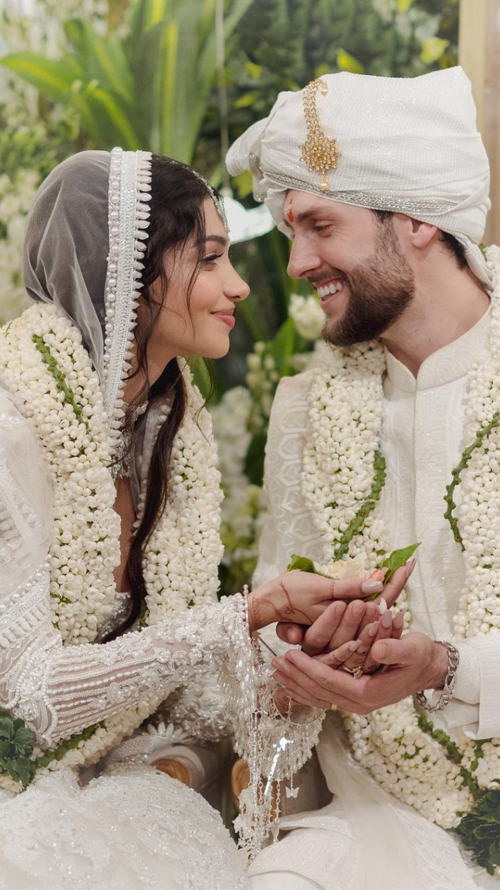 White lehenga deals bridal look