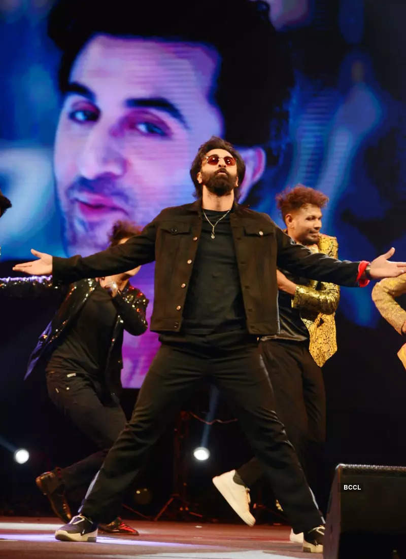 Ranbir Kapoor looks dapper in all black at the promotion of Tu Jhoothi Main Makkaar