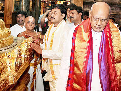 Pictures of famous personalities at shrines