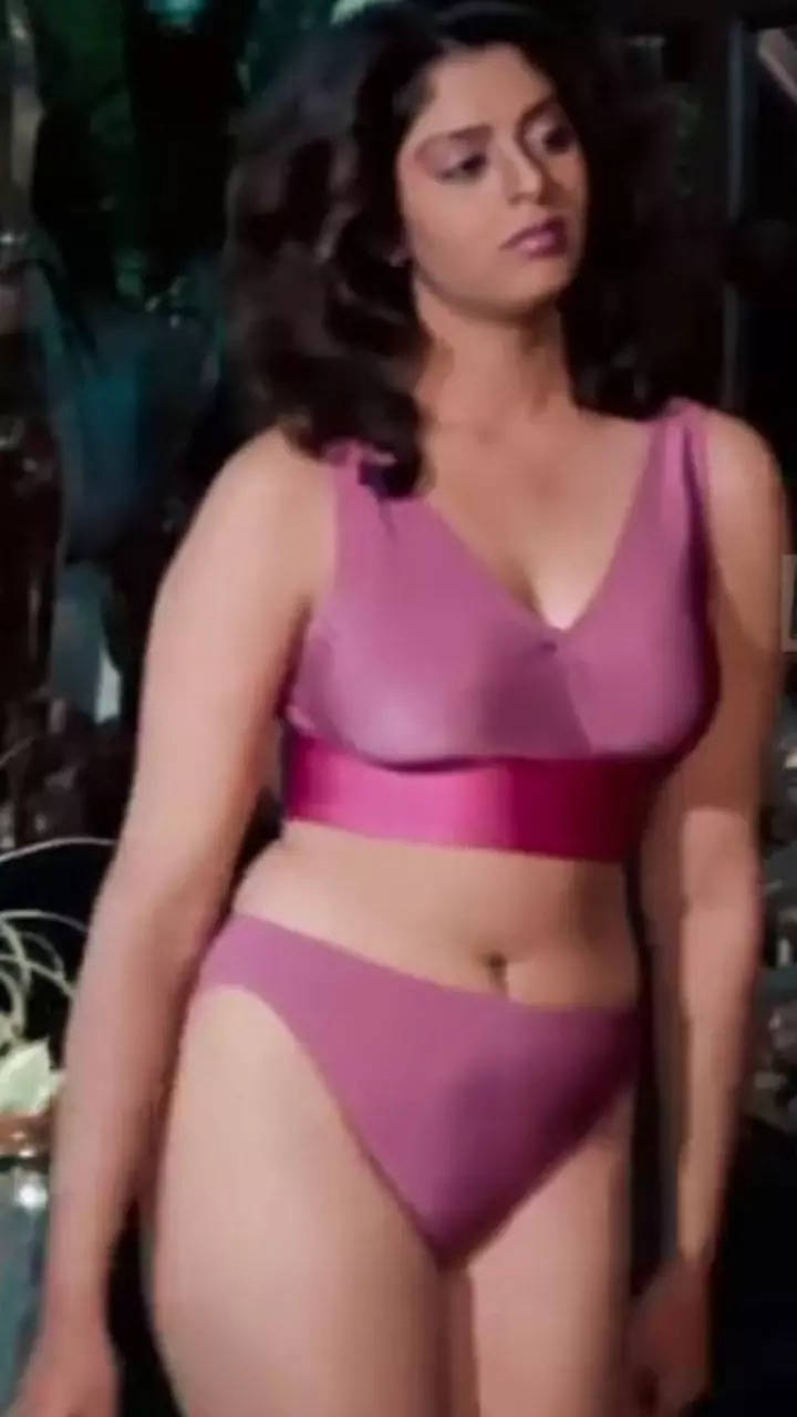 Yesteryear heroines who sizzled in swimsuits | Times of India