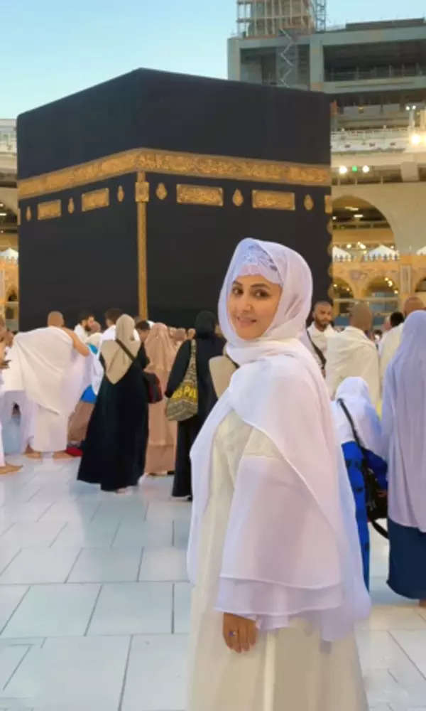 Hina Khan performs her first-ever Umrah in Mecca, see pictures