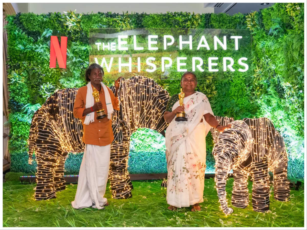 ​Elephant whisperers Bomman and Bellie