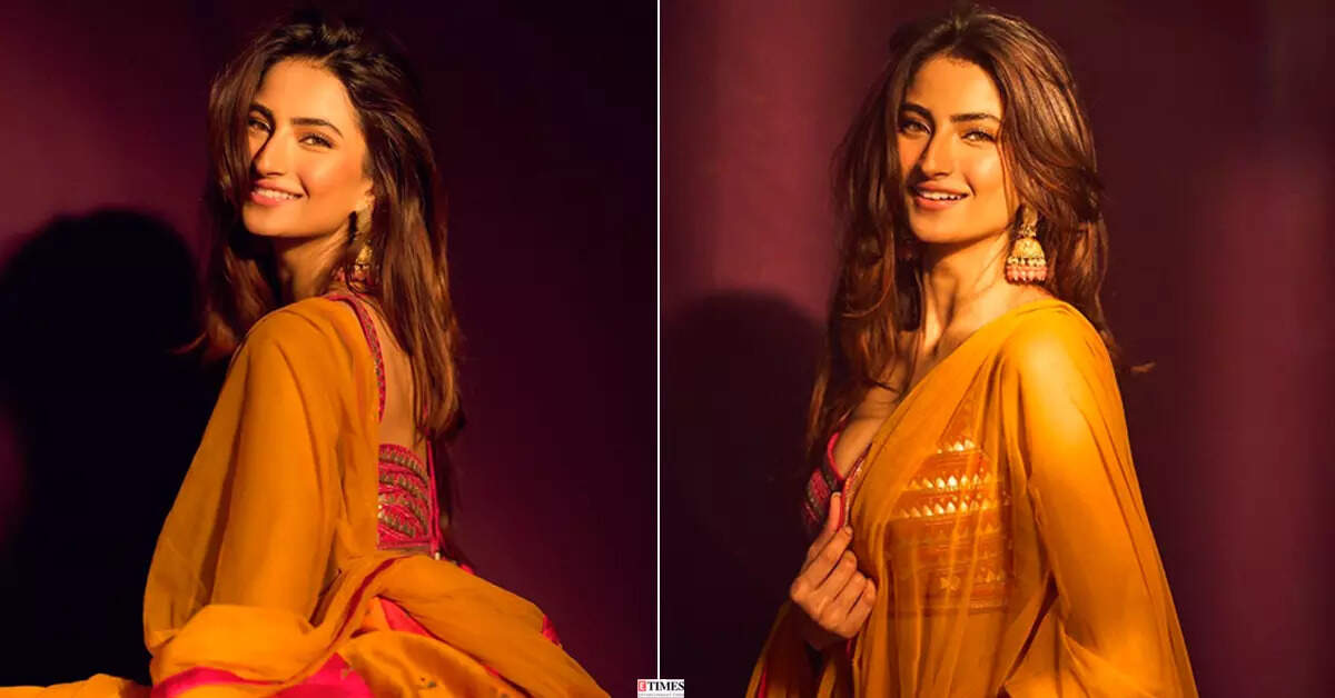 Palak Tiwari radiates desi vibes in colourful lehenga and jhumkas, see pictures