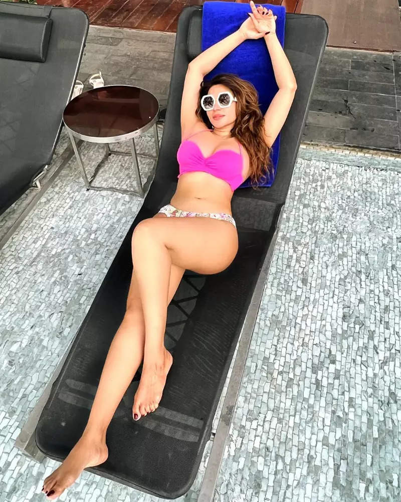 Shama Sikander raises the temperature in stylish beachwears as she holidays in style!