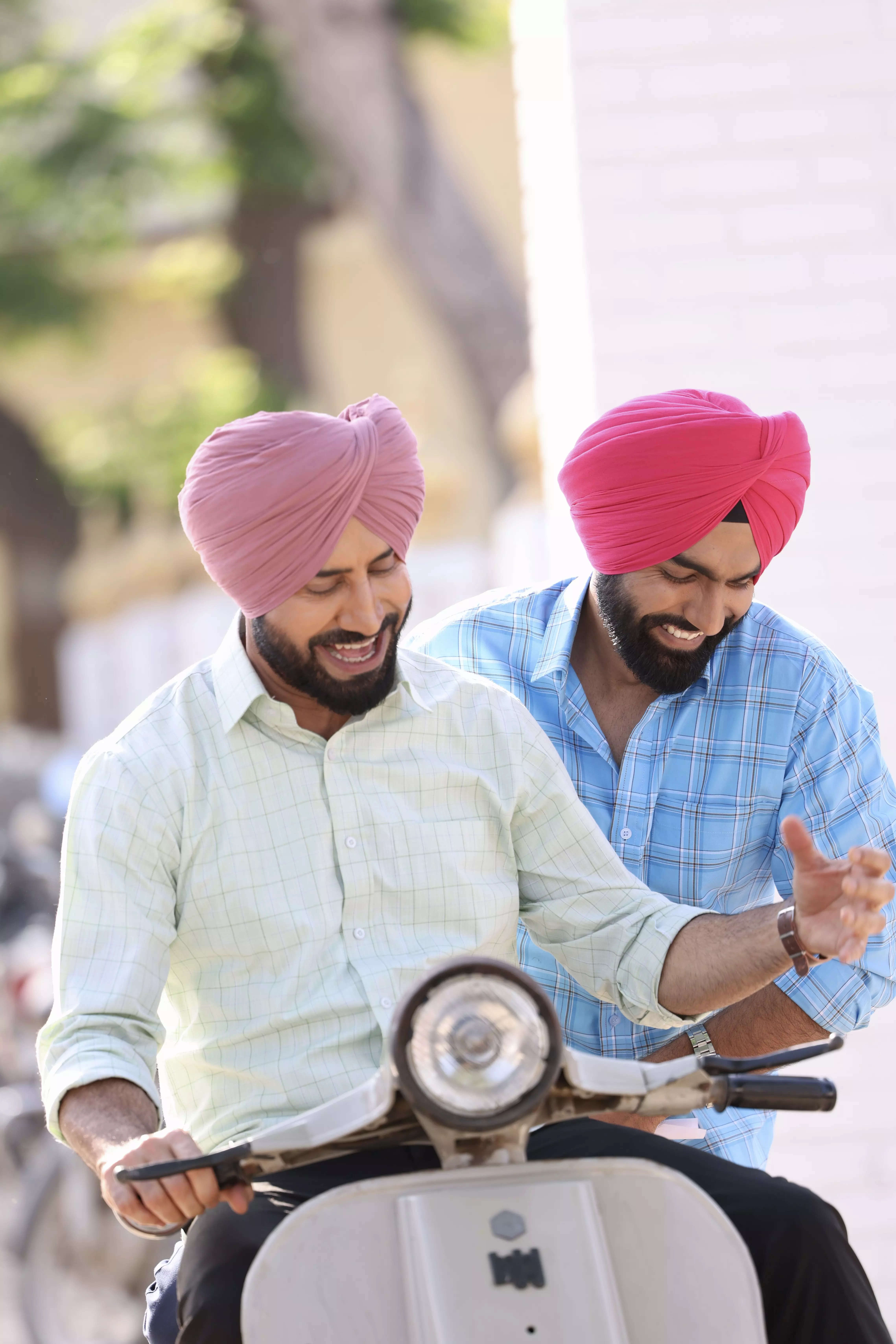 Ammy Virk And Binnu Dhillon's 'Gaddi Jaandi Ae Chalaangaan Maardi' Gets ...