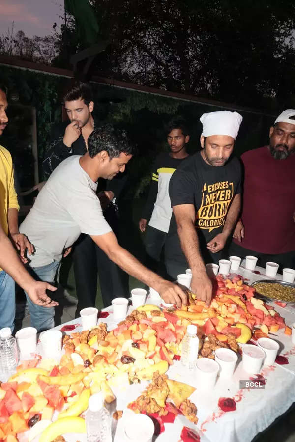 Karan Kundrra hosts Iftar party for the cast and crew of Tere Ishq Mein Ghayal