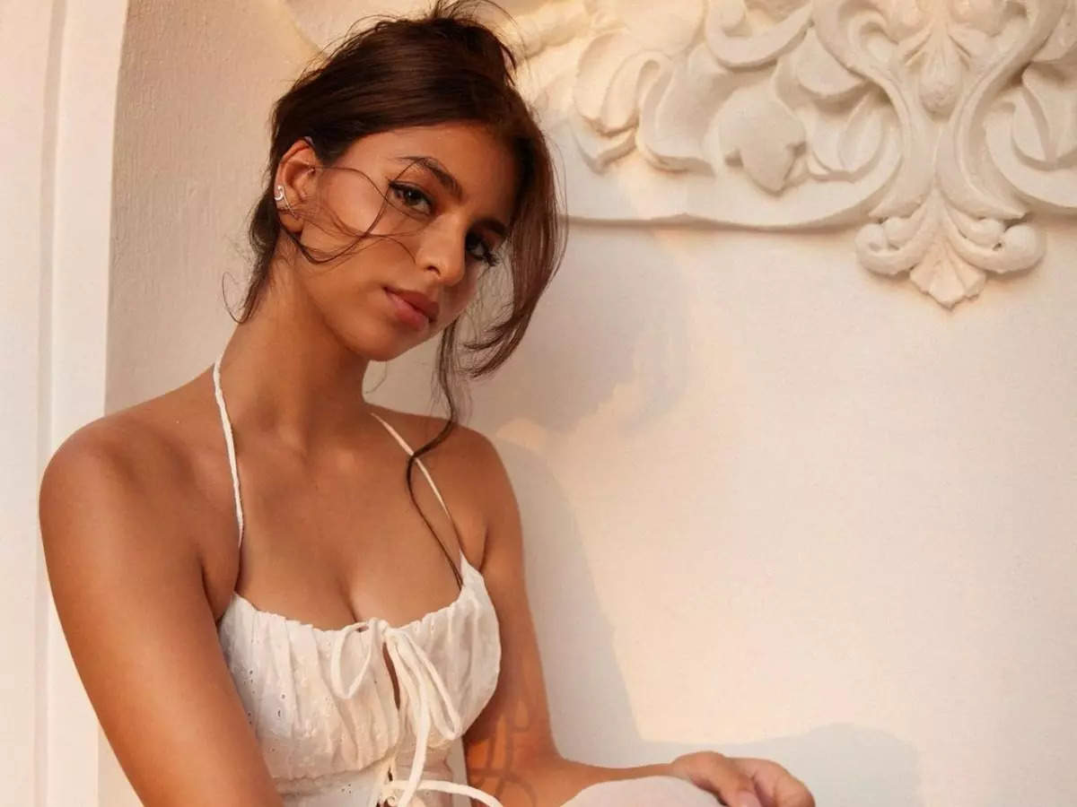 Suhana Khan drops dreamy pictures in white: Ananya Panday, Alanna Panday, Karisma Kapoor react - See inside