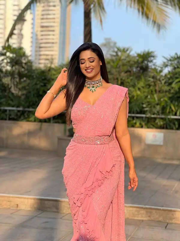 Shweta Tiwari looks pretty in a pink ready-to-wear saree, see pictures