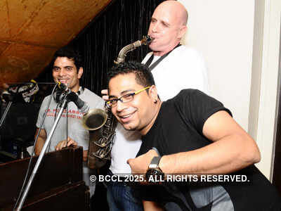 Simon Hewitt Live @ Smoke House Grill