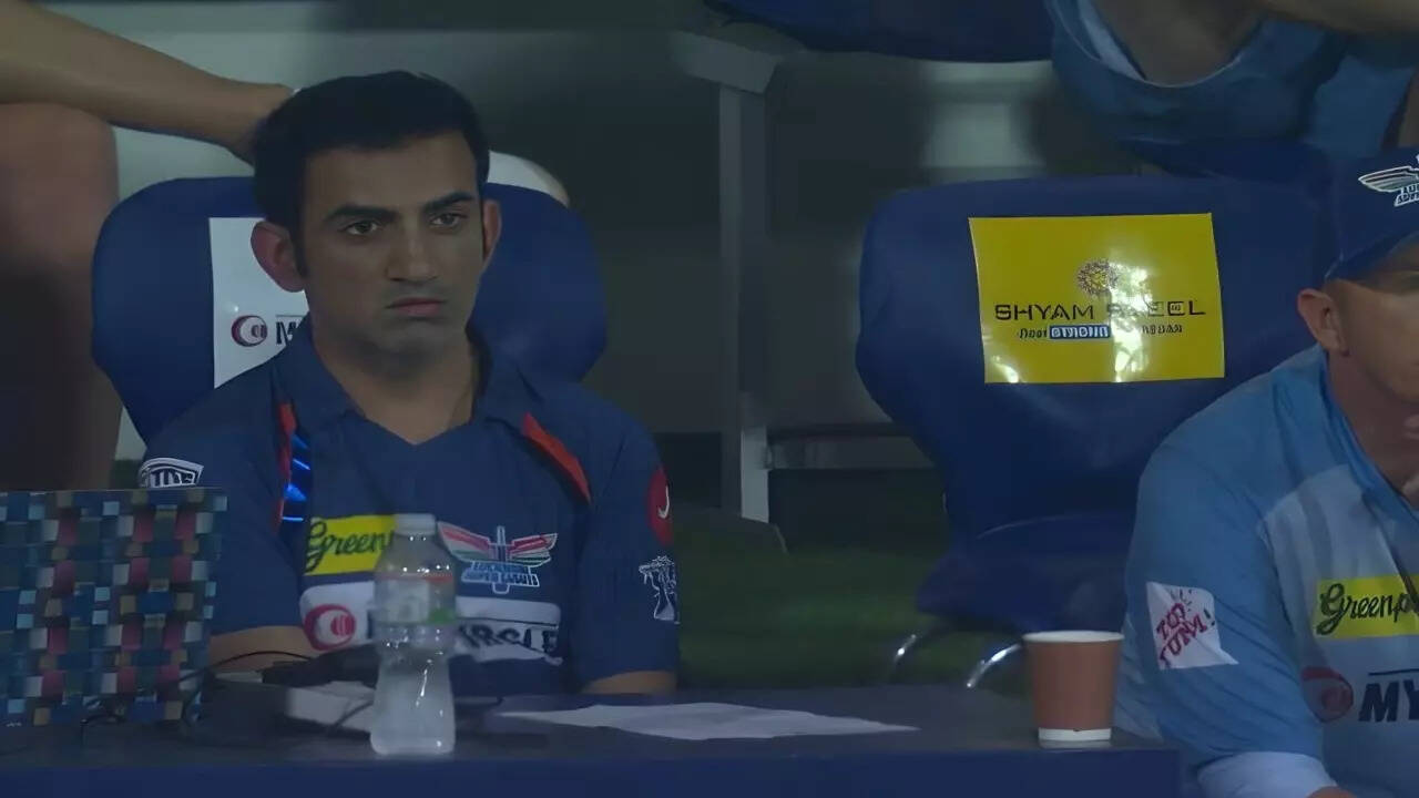 Gambhir's anguished expressions as Dhoni hits consecutive sixes sparks memefest