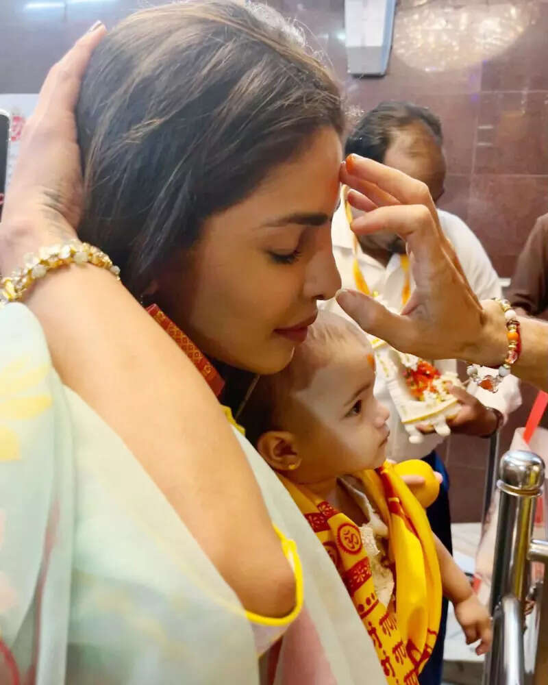 These pictures of Priyanka Chopra seeking blessing at Siddhivinayak temple with daughter Malti Marie are simply adorable!