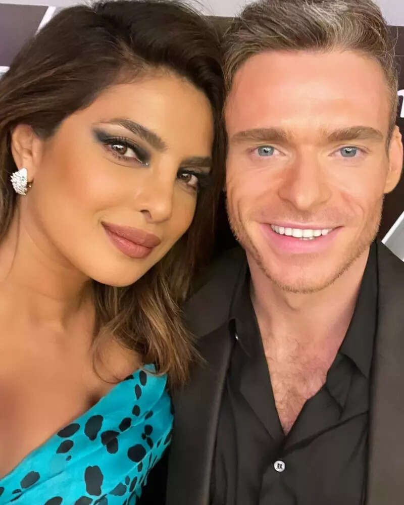 These pictures of Priyanka Chopra seeking blessing at Siddhivinayak temple with daughter Malti Marie are simply adorable!