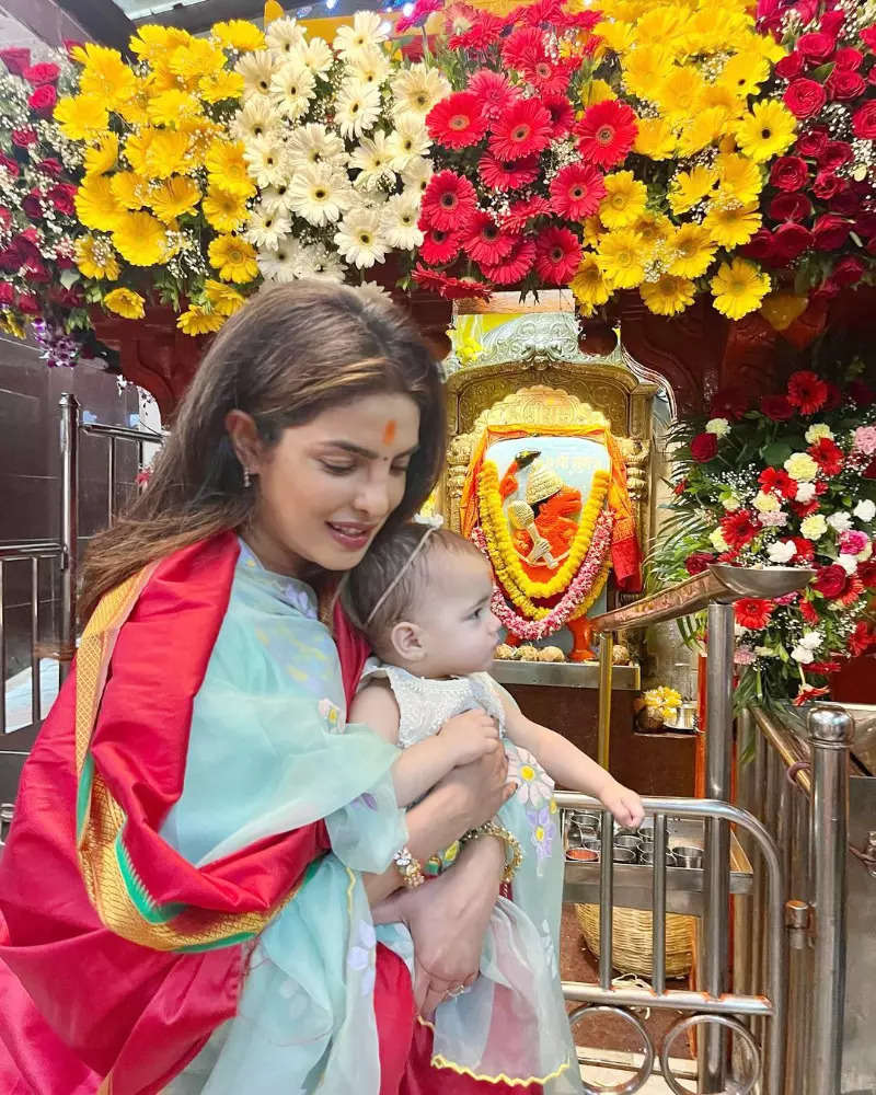 These pictures of Priyanka Chopra seeking blessing at Siddhivinayak temple with daughter Malti Marie are simply adorable!
