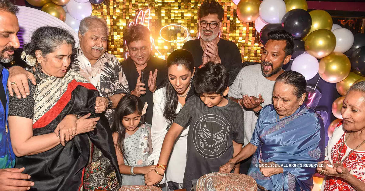 Inside pictures from Anupamaa fame Rupali Ganguly’s star-studded birthday party