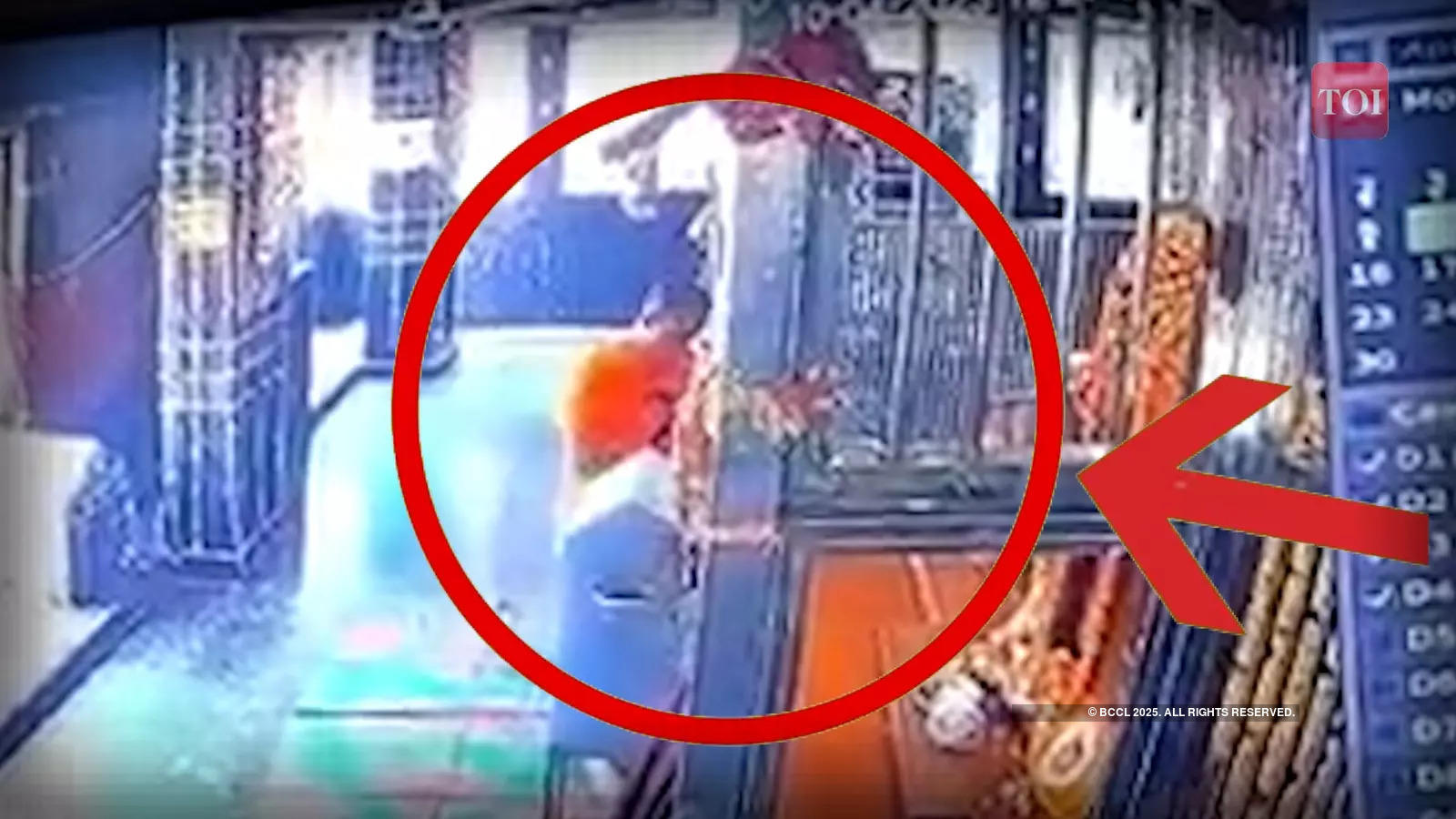 Watch Cctv Captures Robbery At Chamunda Devi Temple In Agra