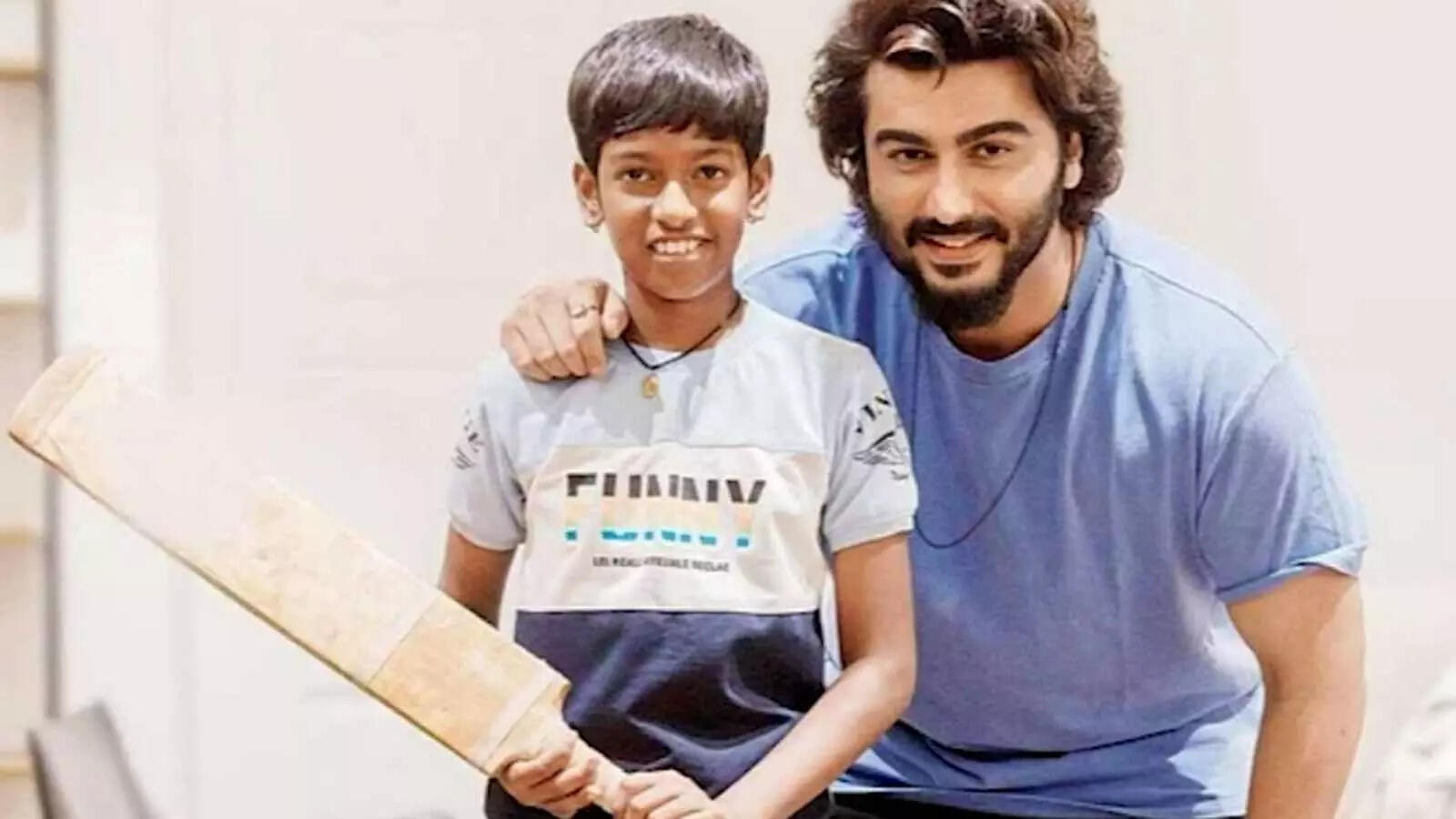 Arjun Kapoor turns real life hero for a young girl cricketer