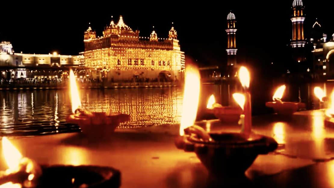 guru-arjun-dev-punjab-golden-temple-lights-up-on-birth-anniversary-of