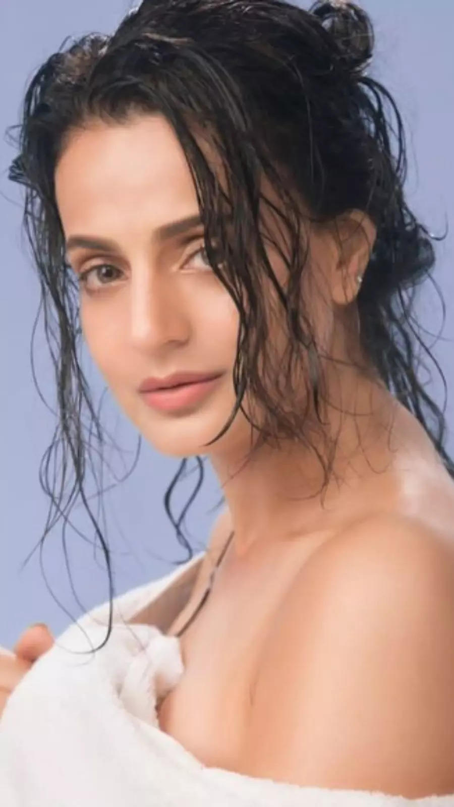 Sassy pictures of Ameesha Patel | Times of India