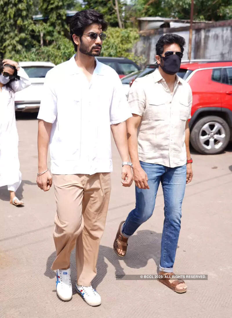 Ayushmann Khurrana, Rajkummar Rao, Nushrratt Bharuccha & other celebs attend Mukesh Chhabra's mother's funeral