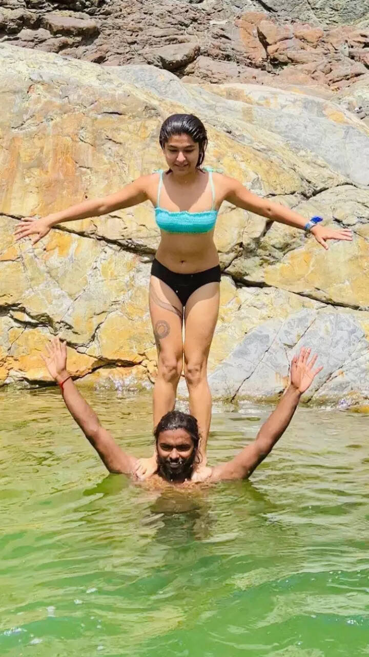 TMKOC Fame Nidhi Bhanushali Aka Sonu Bhide Beats The Heat In Bikini​ |  Times Now