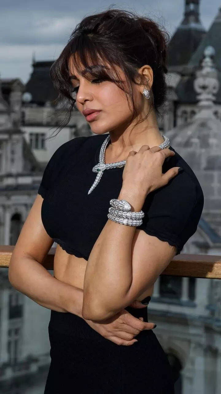 Flaunting her chic style and how 