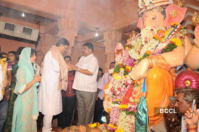 Priyanka visits 'Andheri Cha Raja'